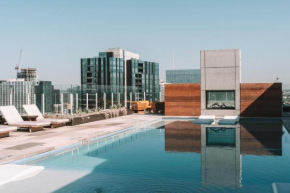 2BD Condo-Rainey St-Best views-RT Pool